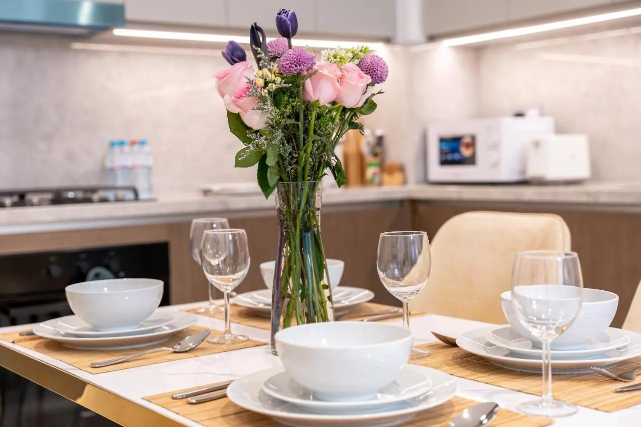 Your Stay Apartments Luxury Beachfront Living Dubaj