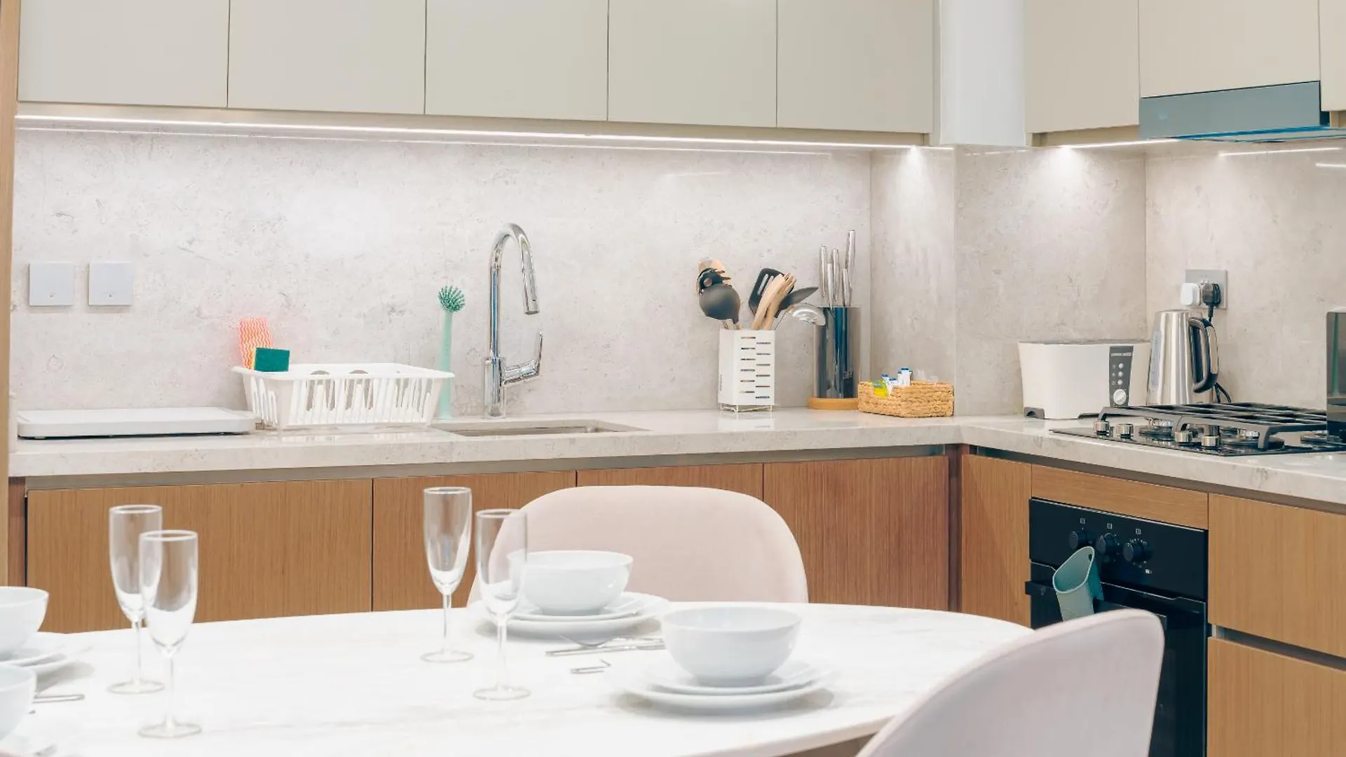 Your Stay Apartments Luxury Beachfront Living Dubaj